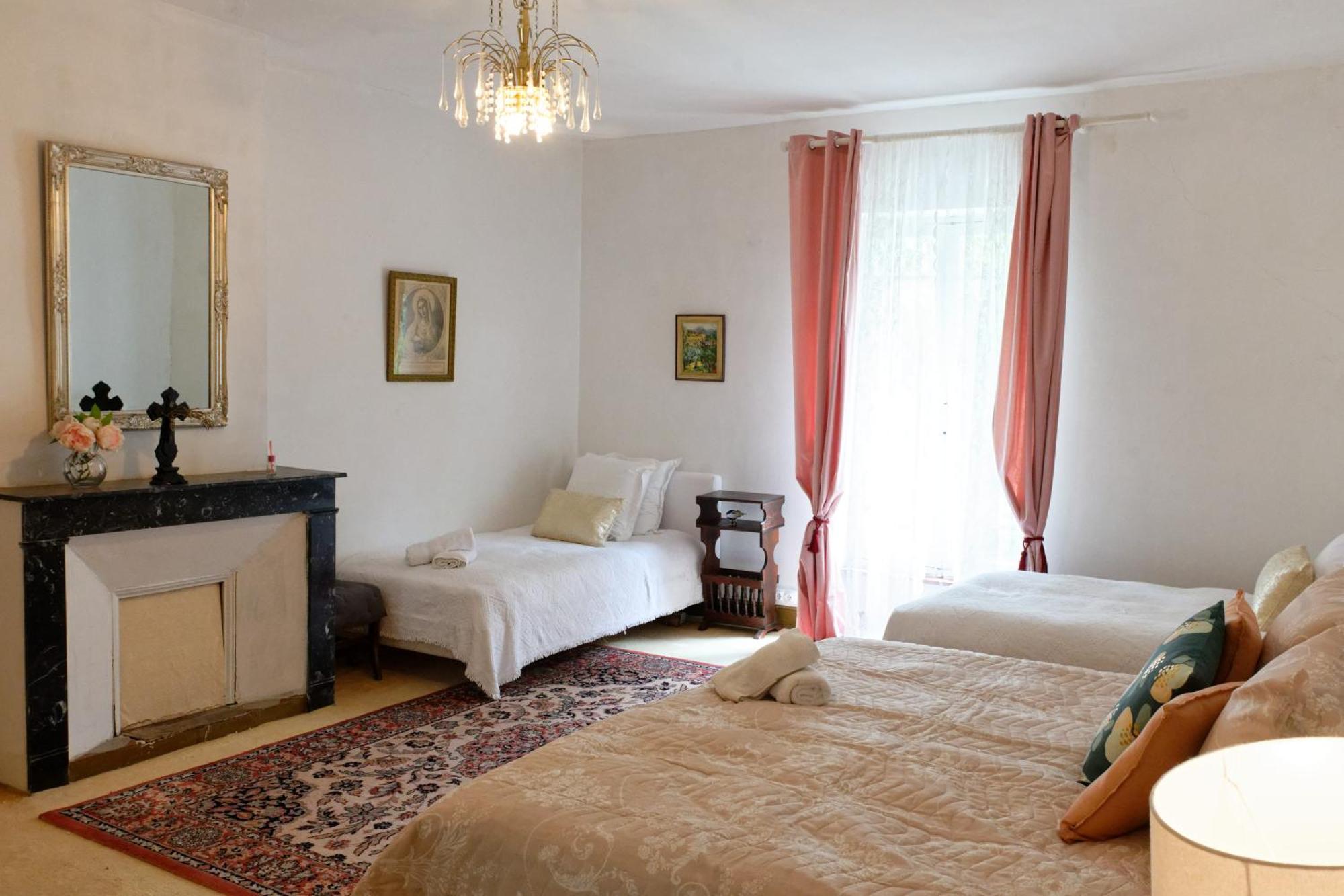 Chateau Saint-Joseph, Grand Gites 4 Etoiles En Pleine Nature Mazerolles-du-Razes 客房 照片
